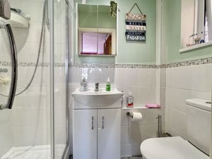 Master En-suite- click for photo gallery